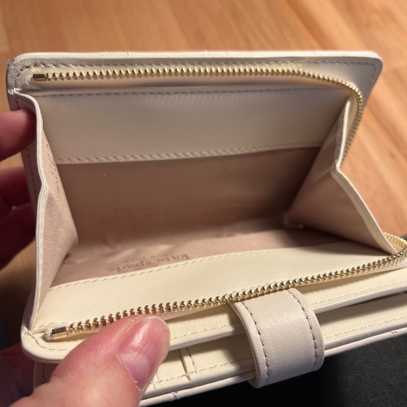 Kate Spade Carey Medium Compact Bifold Wallet in Parchment NWT - Picture 6 of 7